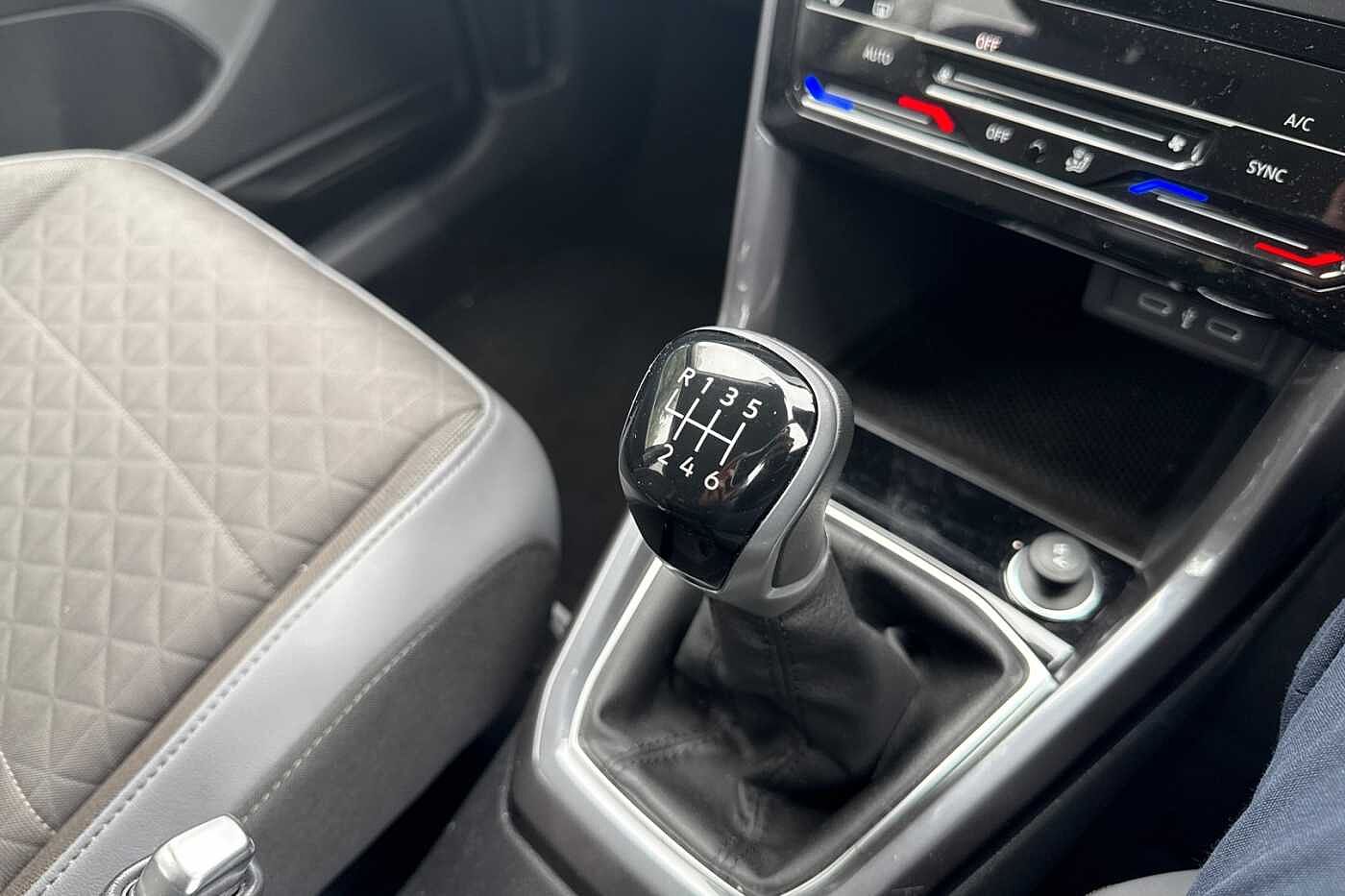 Volkswagen T-Cross 1.0 TSI (110ps) SEL Hatchback