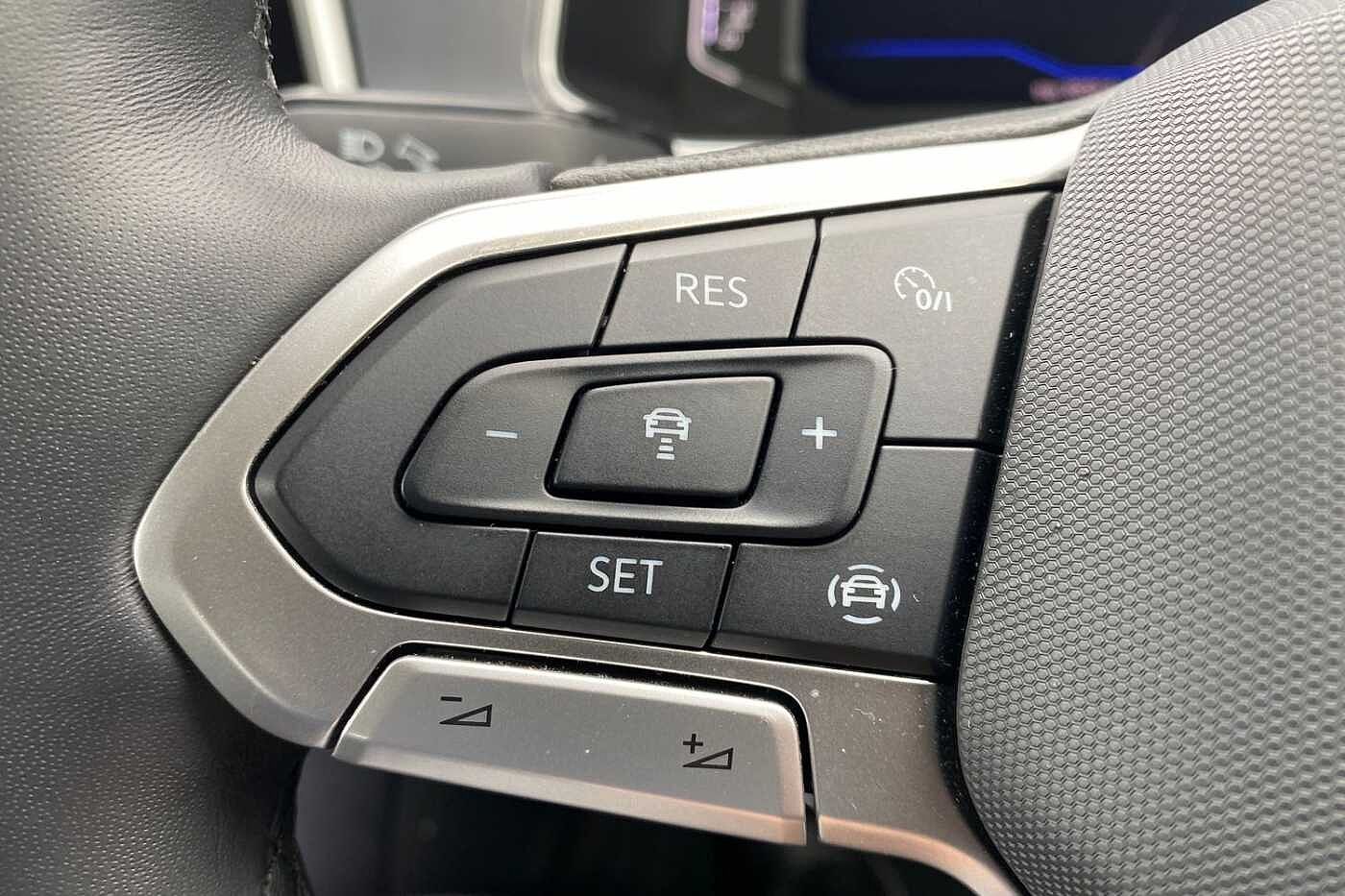 Volkswagen T-roc Hatchback Style
